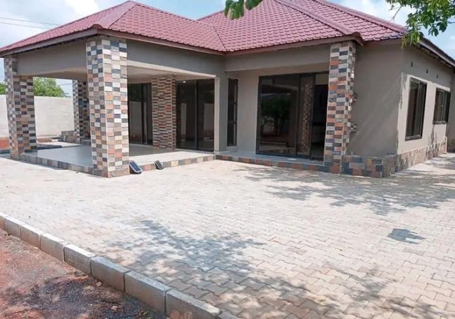 4-bedroom-house-for-sale-in-new-kasama-big-2