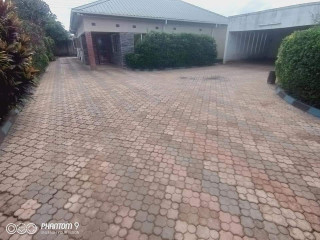 Spacious 3 Bedroom House for Sale in Meanwood Kwamwena