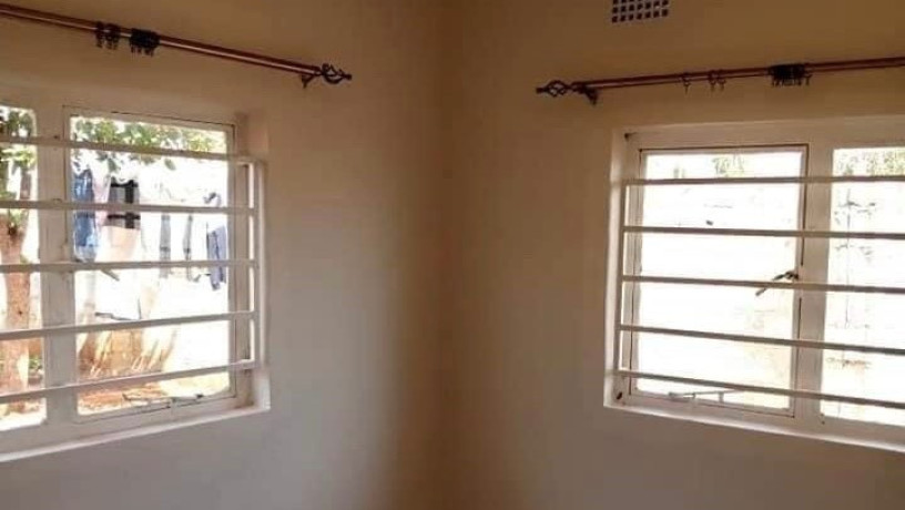 2-bedroom-flat-for-rent-in-chalala-big-4