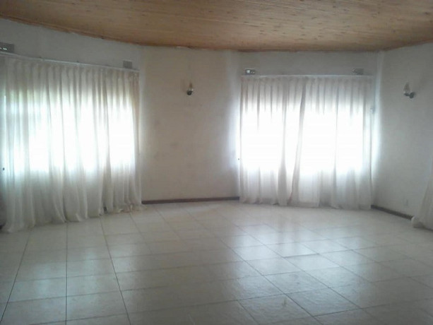commercial-three-bedroom-house-in-long-acres-big-5