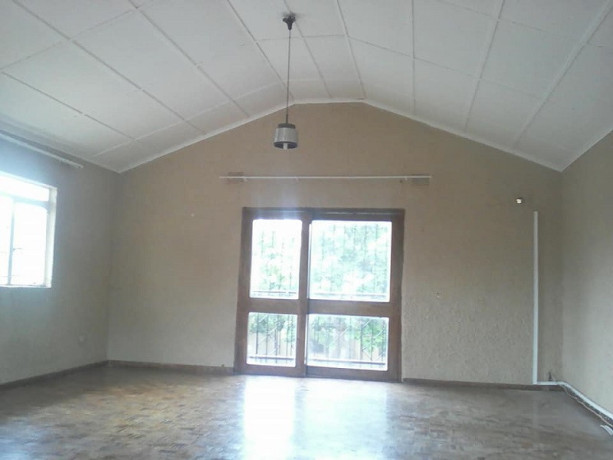 commercial-three-bedroom-house-in-long-acres-big-8