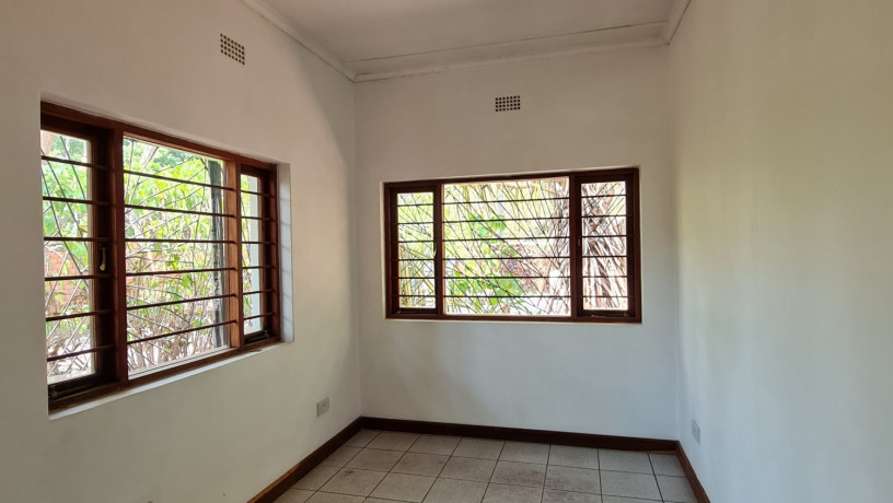 3-bedroom-house-for-sale-in-rhodespark-big-3