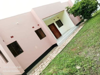 3 Bedroom Flat For Rent in Chalala Rockview