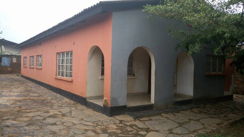 four-bedroom-house-with-ensuite-master-bedroom-and-cottage-for-rent-big-0