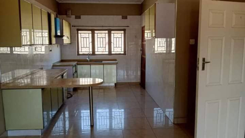 2-bedroom-flat-for-rent-in-chalala-big-5