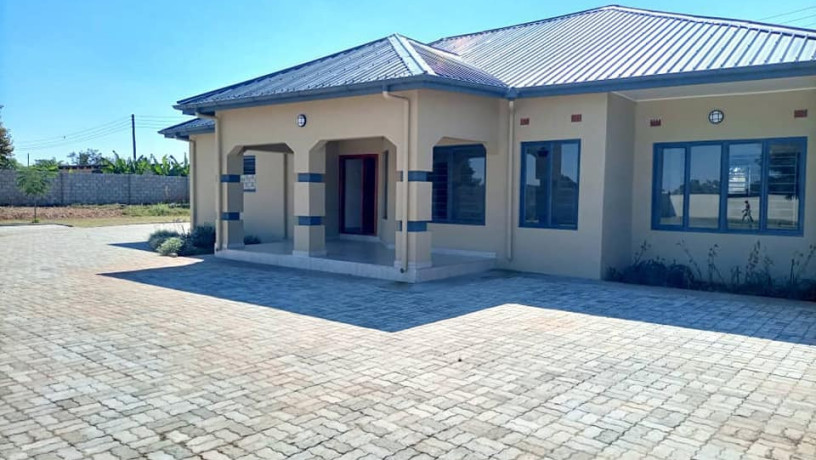 3-bedroom-house-for-sale-in-silverest-big-5