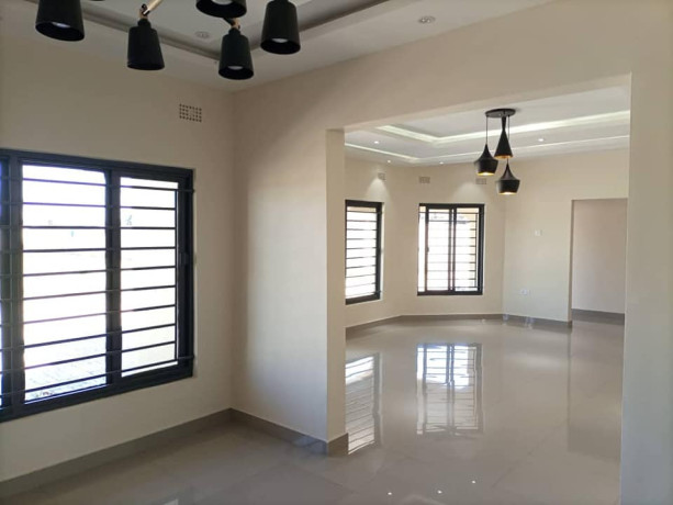 3-bedroom-house-for-sale-in-silverest-big-8