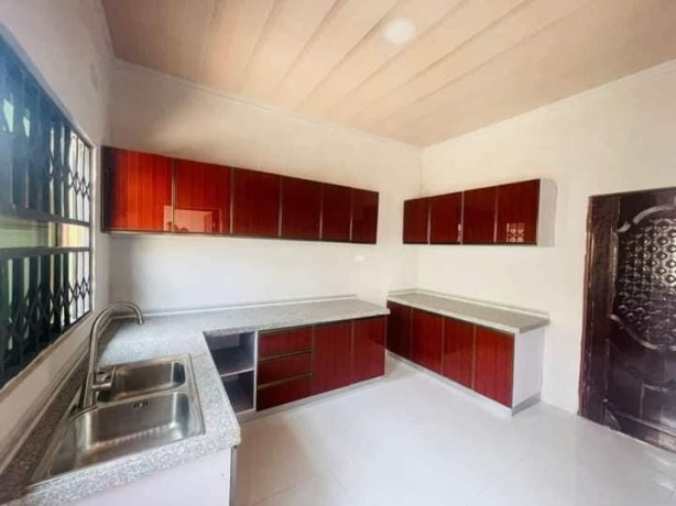 3-bedroom-flat-for-rent-in-meanwood-big-8