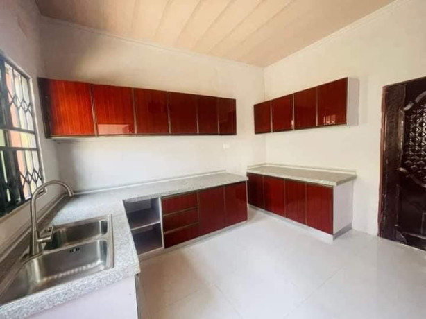 3-bedroom-flat-for-rent-in-meanwood-big-1