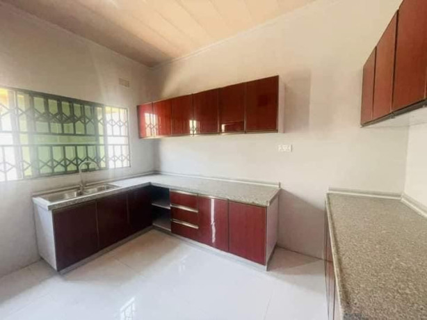 3-bedroom-flat-for-rent-in-meanwood-big-3