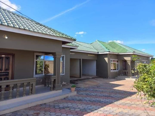 2x3-bedroom-flats-for-sale-in-meanwood-vorna-valley-big-0