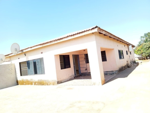 3-bedroom-flat-for-rent-in-chalala-big-4