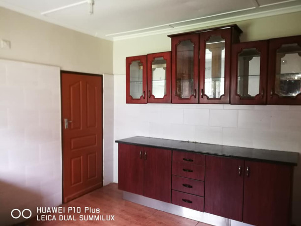 4-bedroom-standalone-house-for-rent-roma-big-2