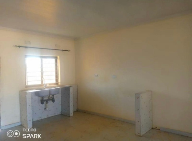 2-bedroom-flat-for-rent-in-chalala-big-3