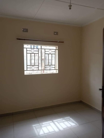 spacious-2-bedroom-flat-in-woodlands-chalala-big-4
