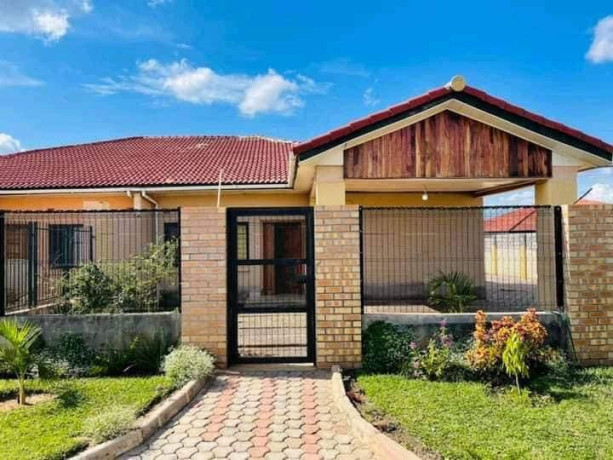 3-bedroom-standalone-house-for-rent-in-northgate-big-2