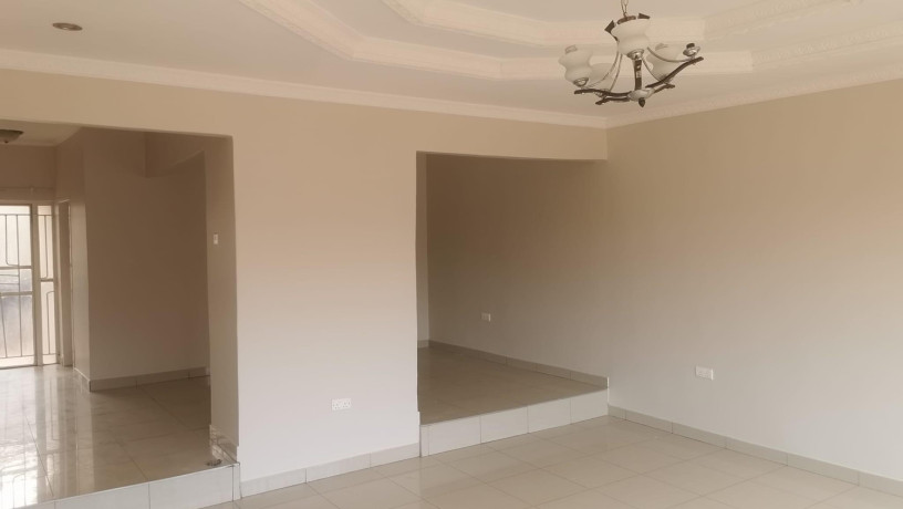 3-bedroom-flat-for-rent-in-chalala-big-6