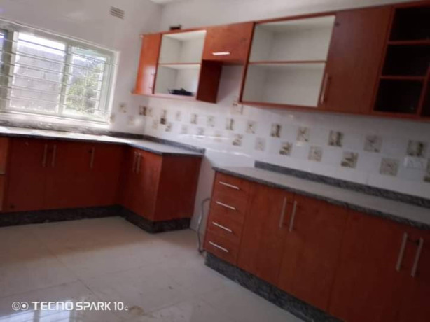 2-bedroom-flat-for-rent-in-chalala-big-4