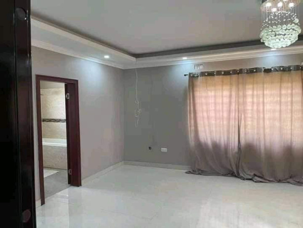 spacious-3-bedroom-house-for-sale-in-10-miles-big-5