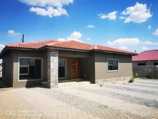 3 Bedroom House For Sale in Chalala