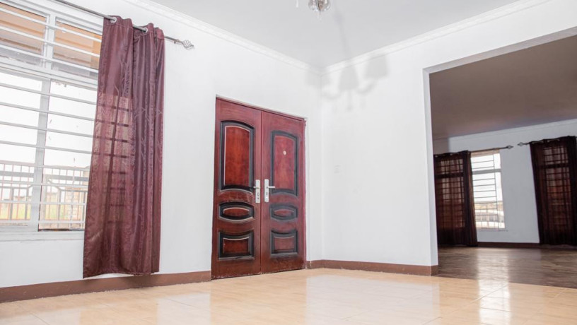 5-bedroom-house-for-sale-in-north-gate-big-4