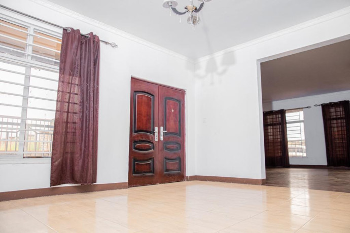 5-bedroom-house-for-sale-in-north-gate-big-4