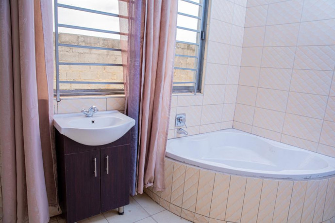 5-bedroom-house-for-sale-in-north-gate-big-9