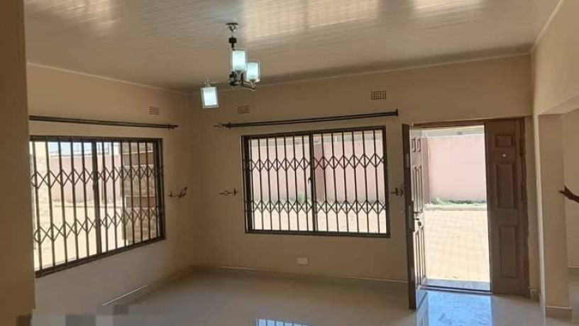 2-bedroom-flat-for-rent-in-chalala-big-3