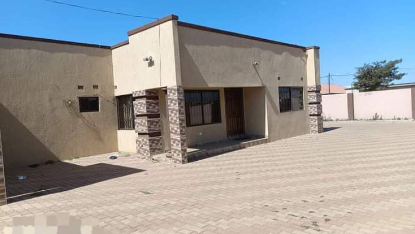 2-bedroom-flat-for-rent-in-chalala-big-4