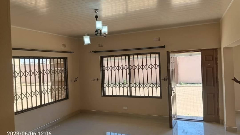 2-bedroom-flat-for-rent-in-chalala-big-5