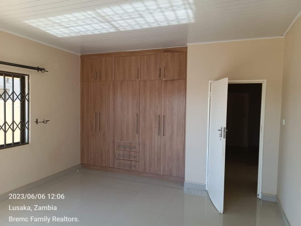 2-bedroom-flat-for-rent-in-chalala-big-2