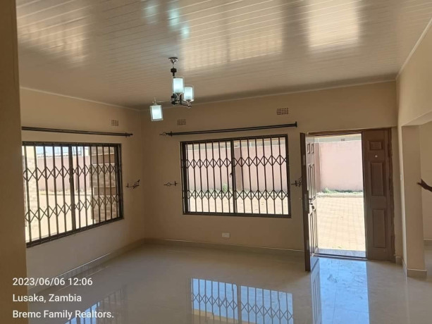 2-bedroom-flat-for-rent-in-chalala-big-5
