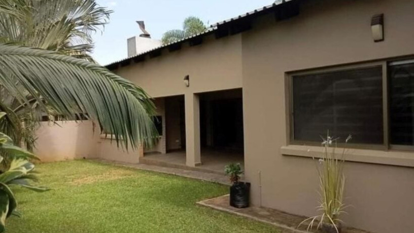 beautiful-3-bedroom-flats-for-rent-in-roma-lusaka-big-1