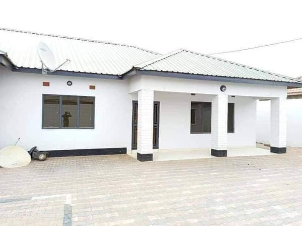 2-bedroom-flat-for-rent-in-chalala-big-6