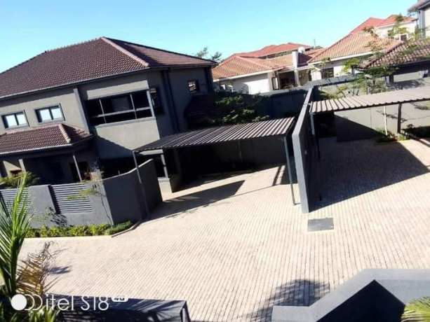 3-and-2-bedroom-flats-for-rent-in-roma-park-big-2