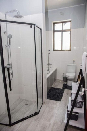 3-bedroom-flat-for-sale-in-longacres-big-8