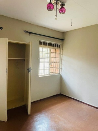 3-bedroom-flat-for-sale-in-longacres-big-3