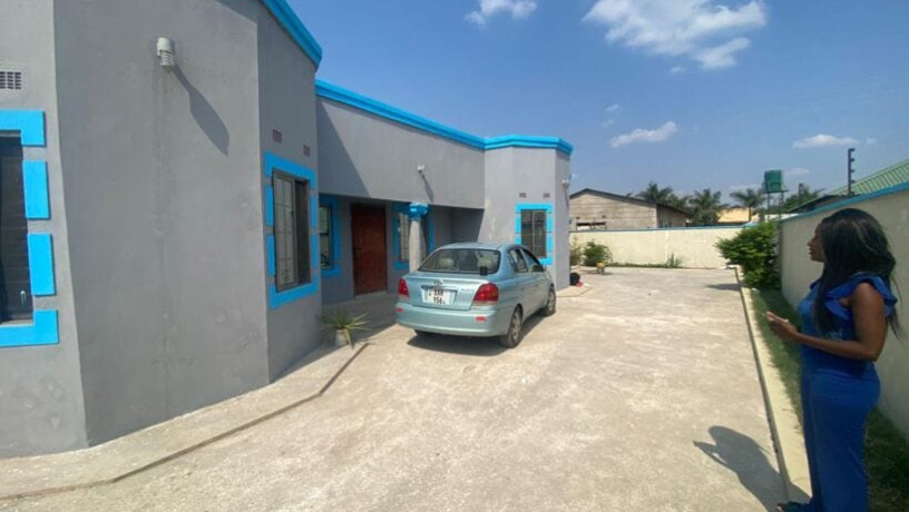 3-bedroom-flats-for-sale-in-meanwood-ndeke-big-0