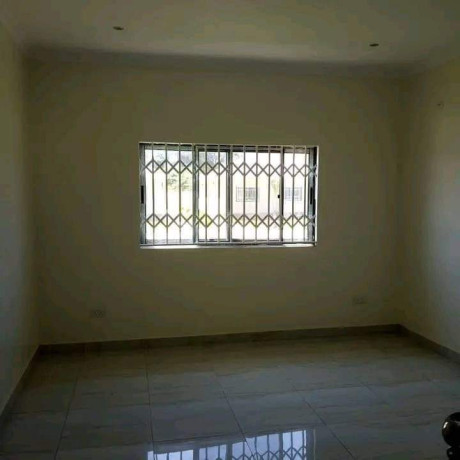 3-bedroom-flat-for-rent-in-makeni-big-3