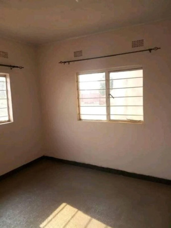 3-bedroom-flat-for-rent-in-lilayi-big-7