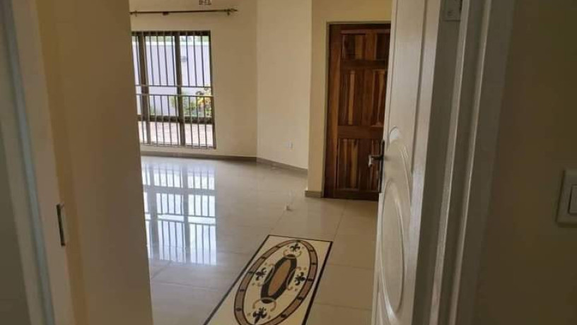 2-bedroom-flat-for-rent-in-chalala-big-3