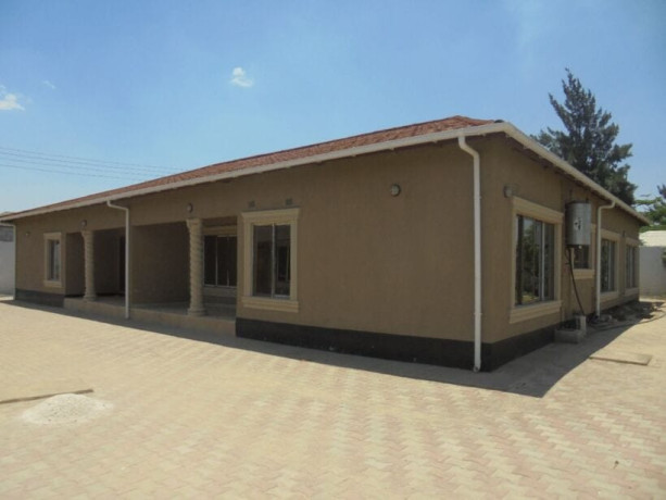 property-for-sale-in-meanwood-kwamwena-big-2