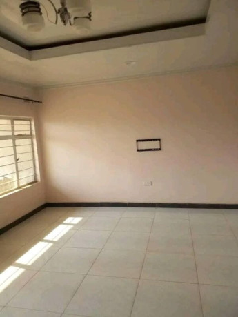 3-bedroom-flat-for-rent-in-lilayi-big-5