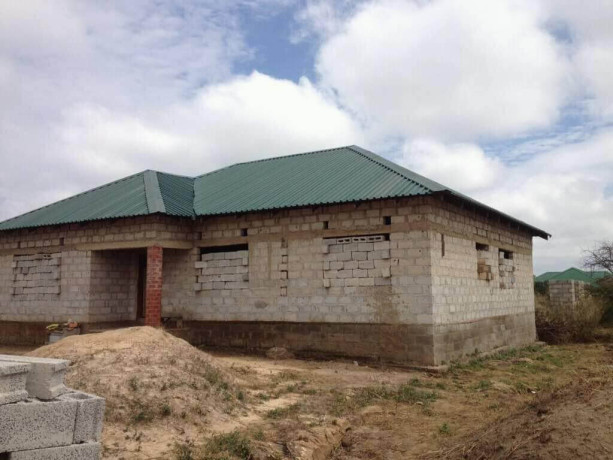 incomplete-house-for-sale-in-meanwood-lusaka-big-1