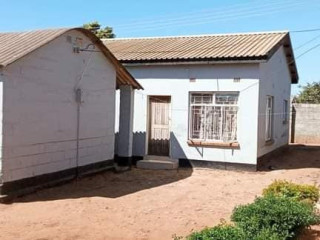 3-bedroom-flat-for-sale-in-chilenje