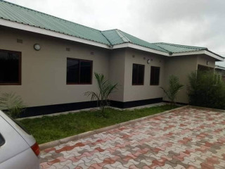 3 Bedroom Flat For Rent in Chalala