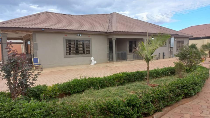 4-bedroom-house-for-sale-in-lilayi-big-3