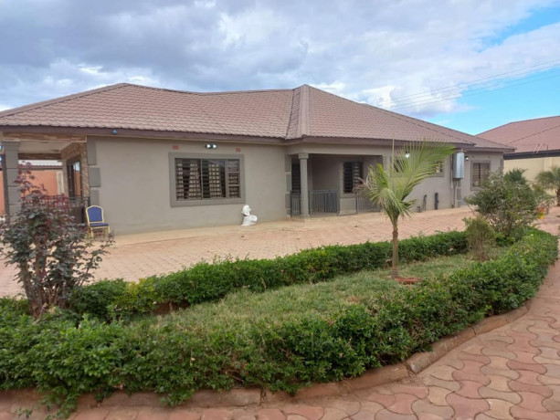 4-bedroom-house-for-sale-in-lilayi-big-3