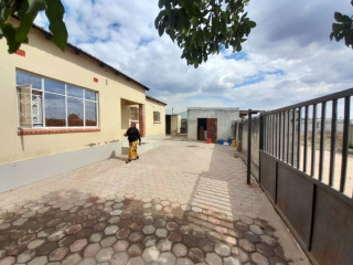 3 Bedroom House For Sale In Meanwood Kwamwena