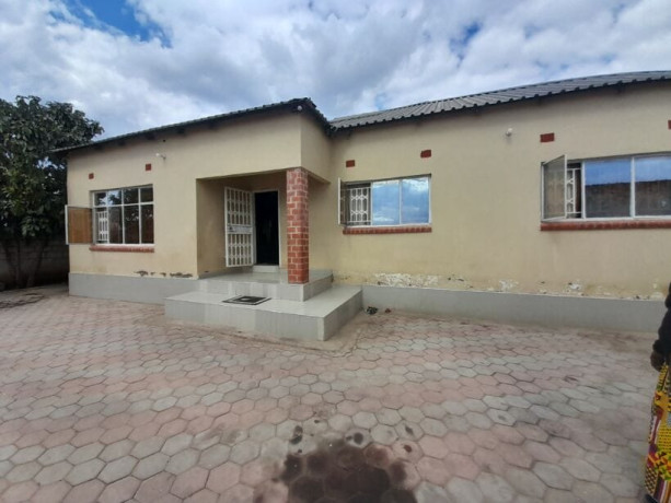 3-bedroom-house-for-sale-in-meanwood-kwamwena-big-1